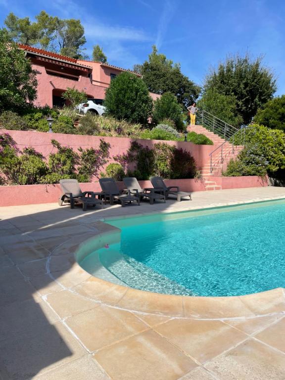 Bazén v ubytování Villa Provençale/Swimming pool heated all year! nebo v jeho okolí
