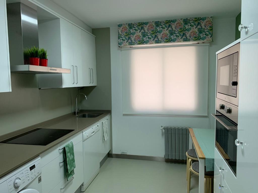 Kuchyň nebo kuchyňský kout v ubytování Precioso piso recién reformado en Zaragoza