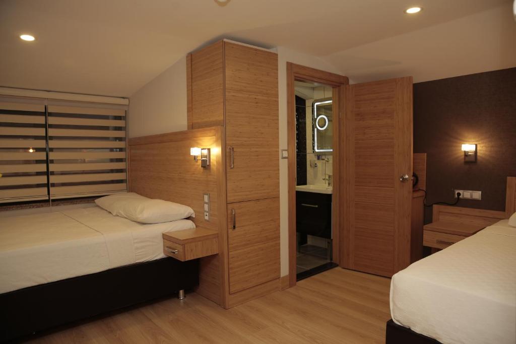 Postel nebo postele na pokoji v ubytování Demir Suite Hotel