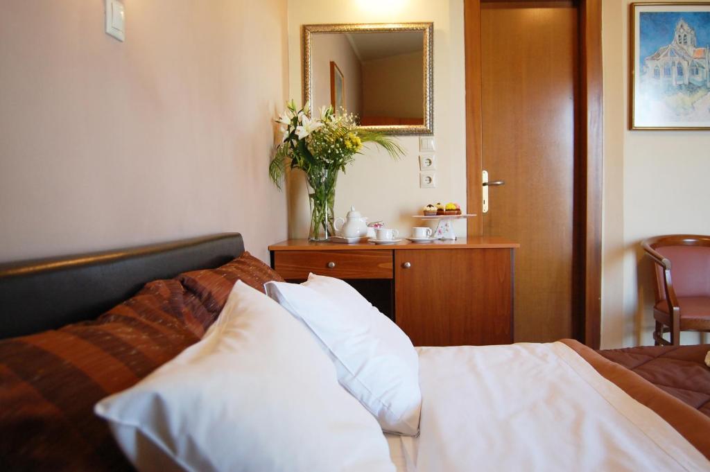 Postel nebo postele na pokoji v ubytování Paris Hotel