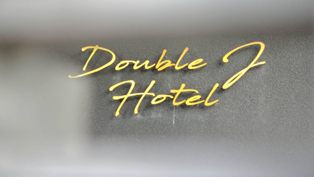 Certifikát, hodnocení, plakát nebo jiný dokument vystavený v ubytování Double J Hotel