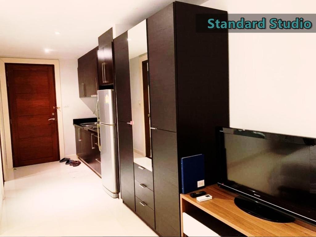 TV a/nebo společenská místnost v ubytování Jomtien Beach Penthouses Condo