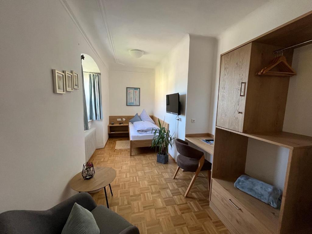 Postel nebo postele na pokoji v ubytování Gasthof - Pension - Adler