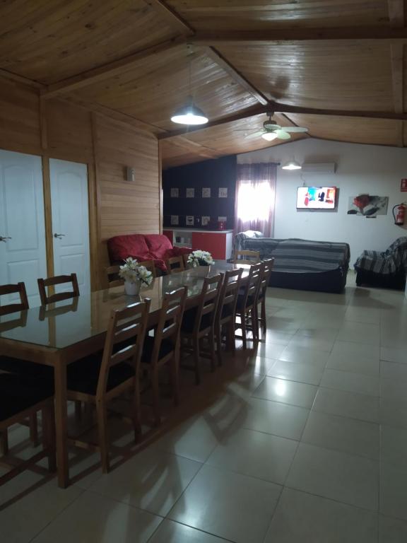 Łóżko lub łóżka w pokoju w obiekcie Apartamentos Rurales Sierra Luna