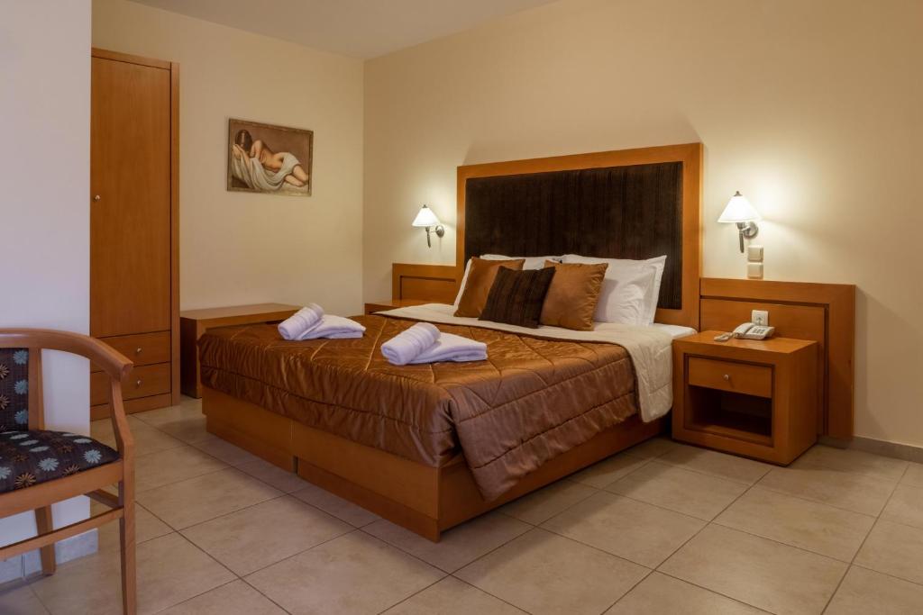 Postel nebo postele na pokoji v ubytování Hotel Serenity Tolo