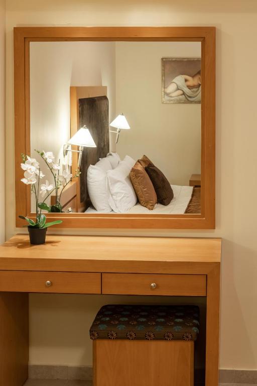 Postel nebo postele na pokoji v ubytování Hotel Serenity Tolo