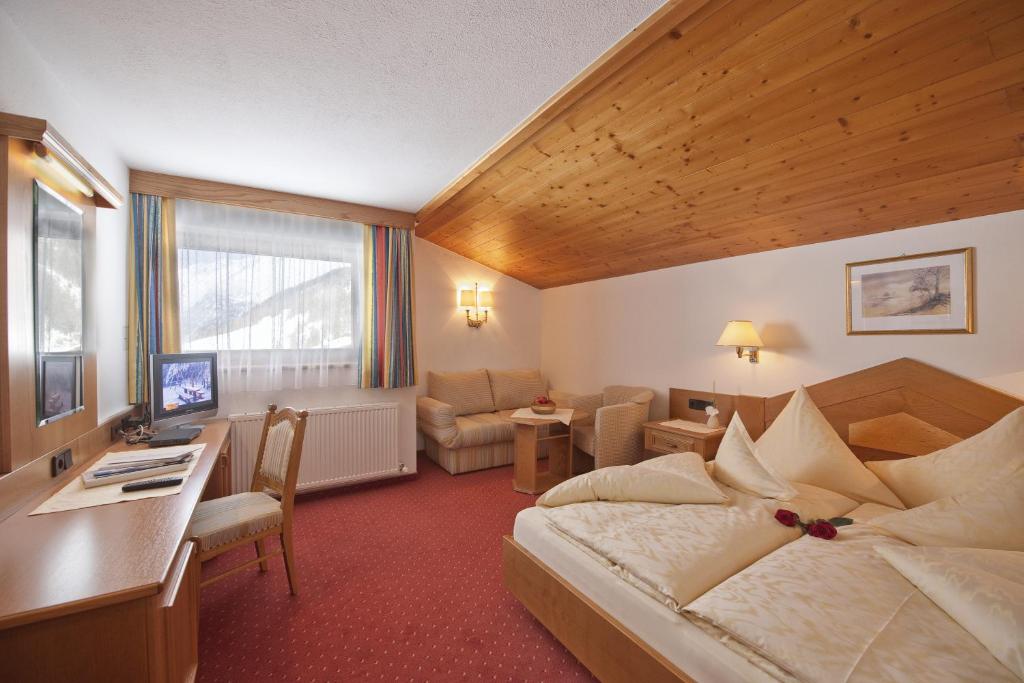 TV a/nebo společenská místnost v ubytování Hotel Jagdhof Bed & Breakfast