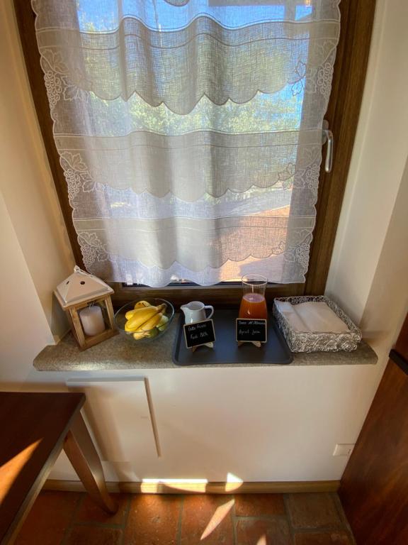 Príslušenstvo na prípravu kávy alebo čaju v ubytovaní Cascina Maina