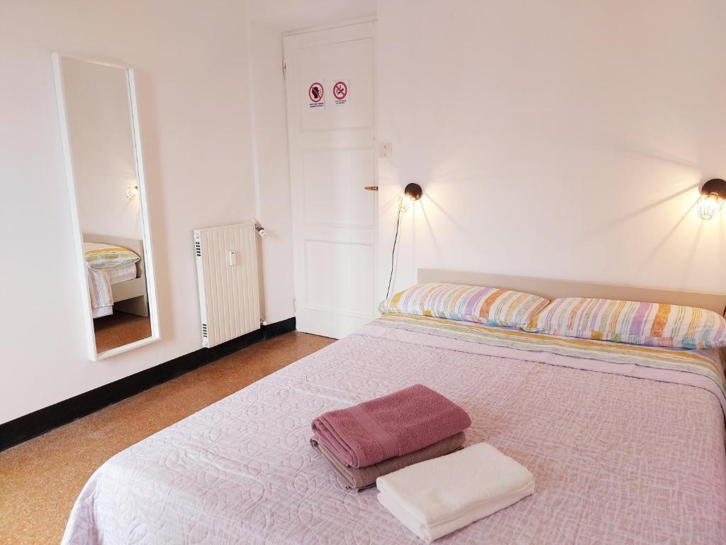 Posteľ alebo postele v izbe v ubytovaní Genova Rooms Brignole D