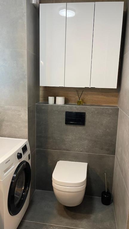 Kúpeľňa v ubytovaní 2-room in new house, Wola