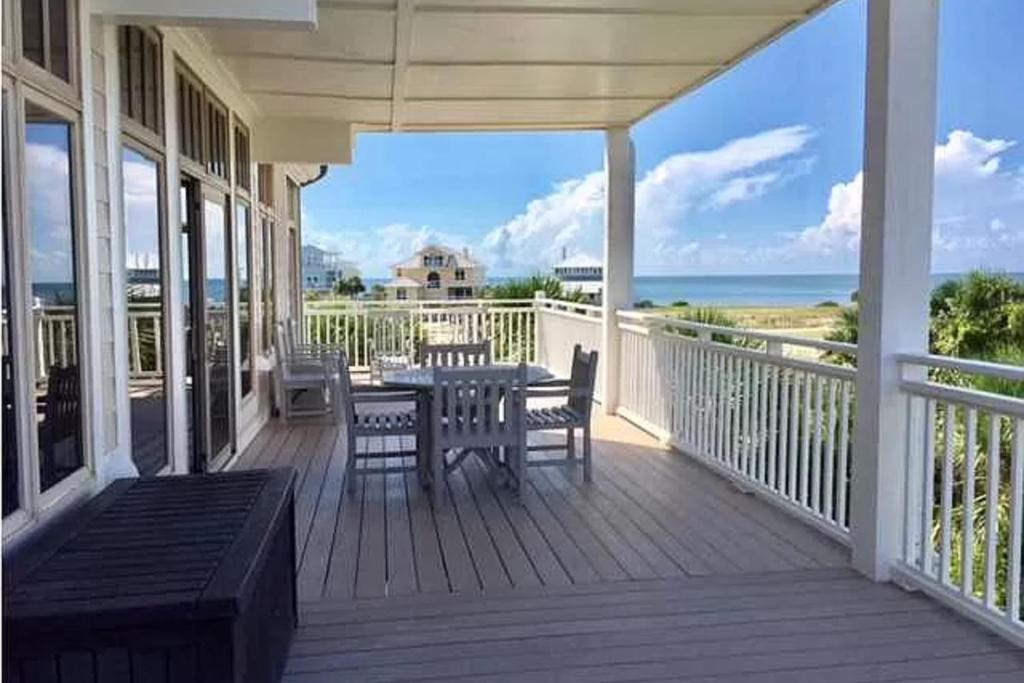 Vacation Home Above The Cut, St. Island, FL