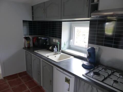 Kuchnia lub aneks kuchenny w obiekcie Jolie maison pour 4 à 6 personnes