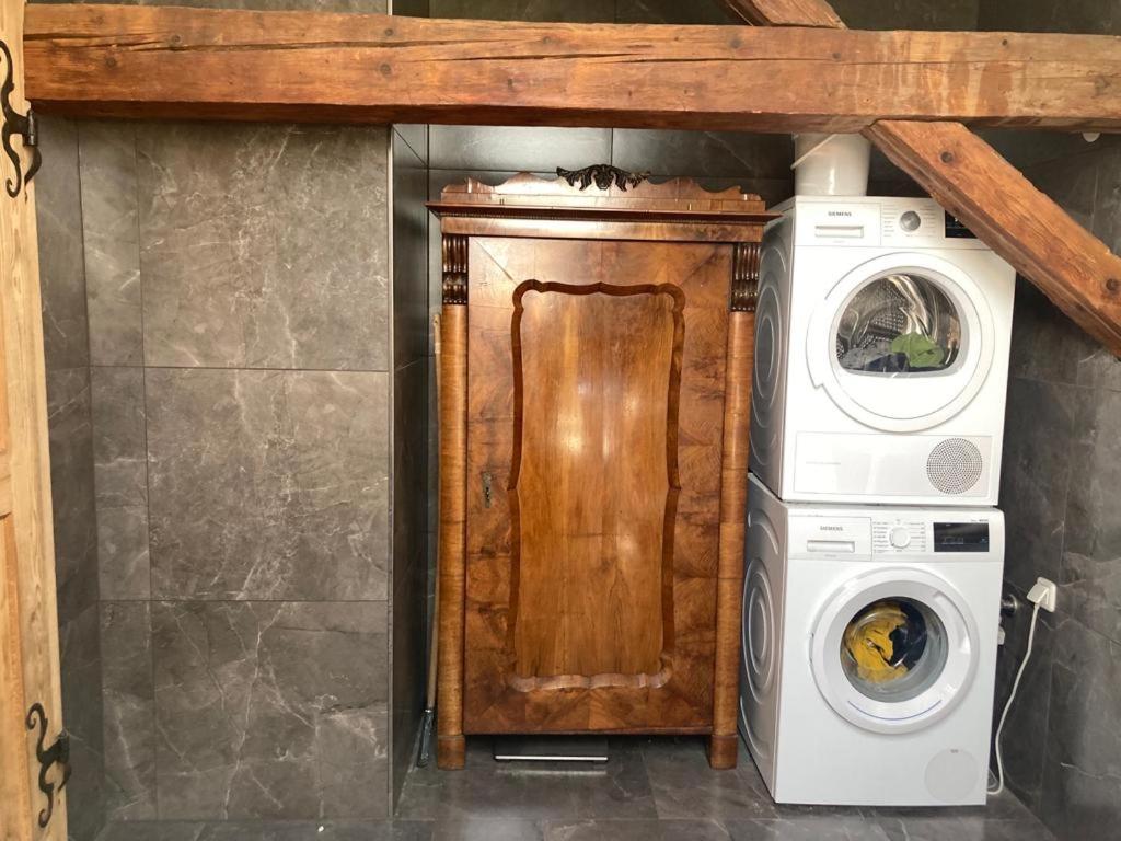 (J) Altbau Zimmer in anif