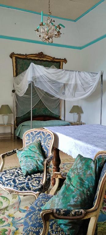 Postel nebo postele na pokoji v ubytování Palazzo Caracciolo