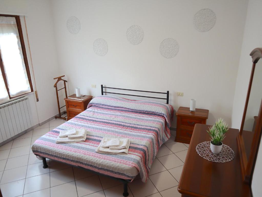 A bed or beds in a room at Relax&Natura a 6 minuti da BRESCIA Wifi a Rezzato
