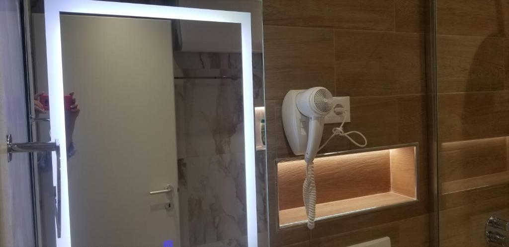 2A White Rose Apartment - Image 8