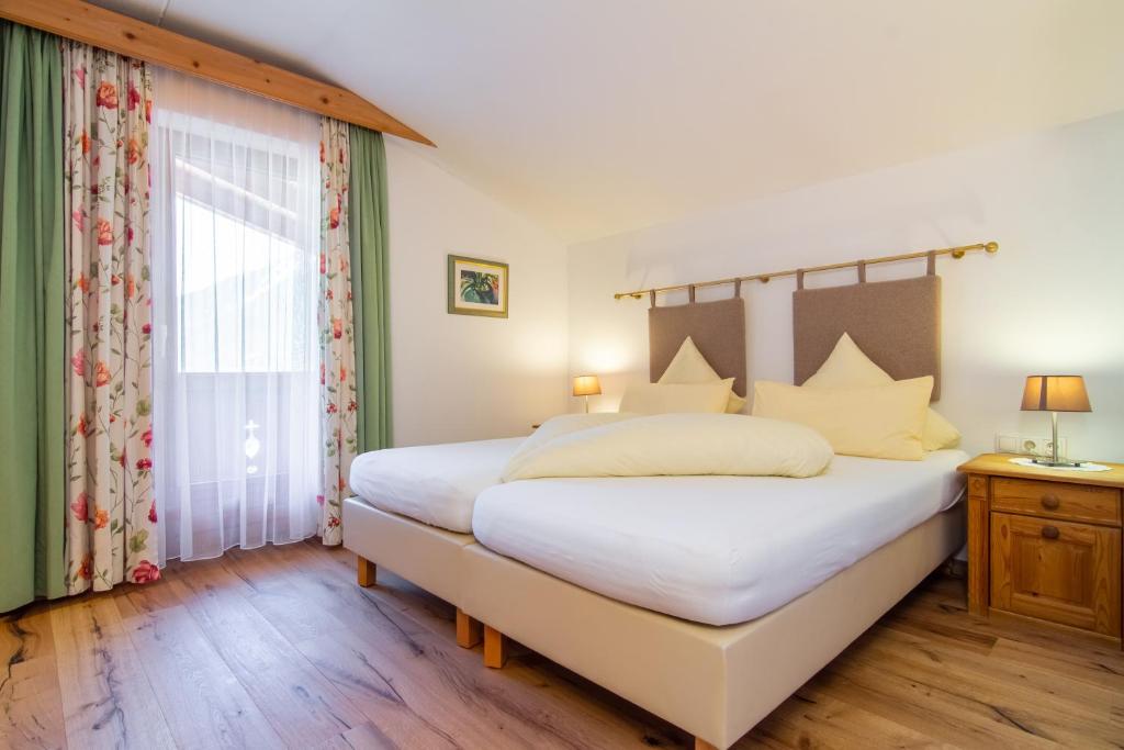 Postel nebo postele na pokoji v ubytování Hotel Sonnhof