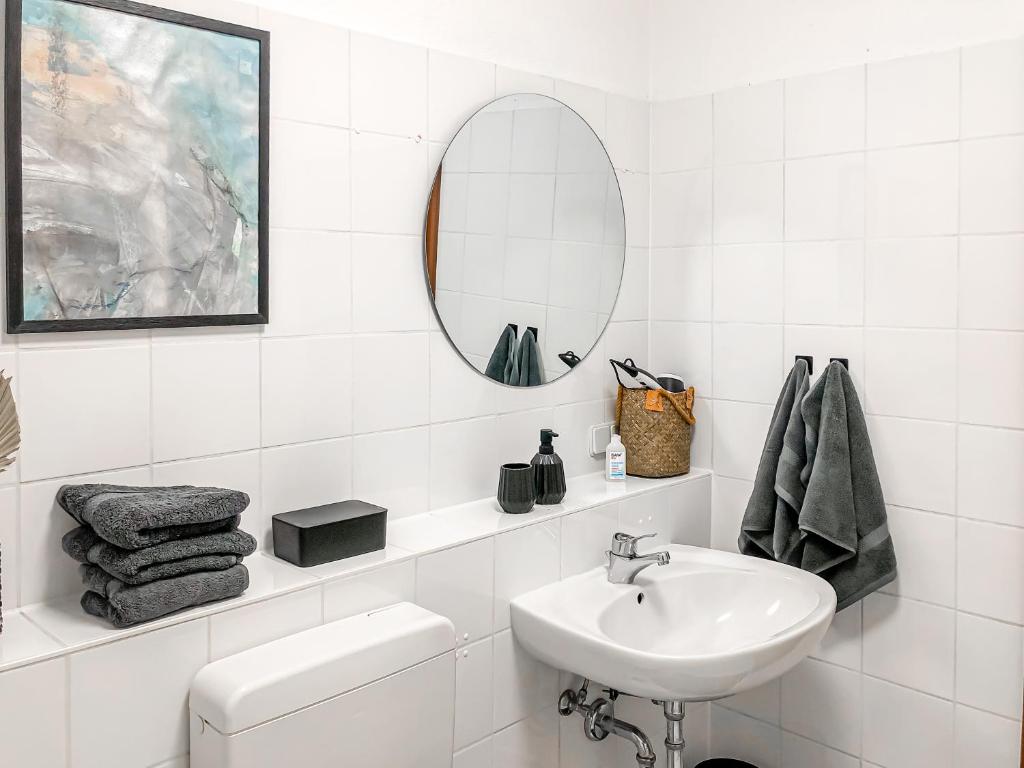 Studio near Altstadt /w Workspace, Feng-Shui & Art - One-Bedroom Apartment