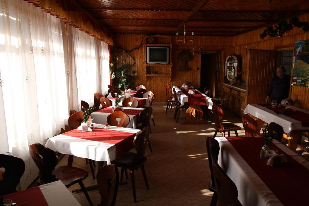 Reštaurácia alebo iné gastronomické zariadenie v ubytovaní Willa Borowik