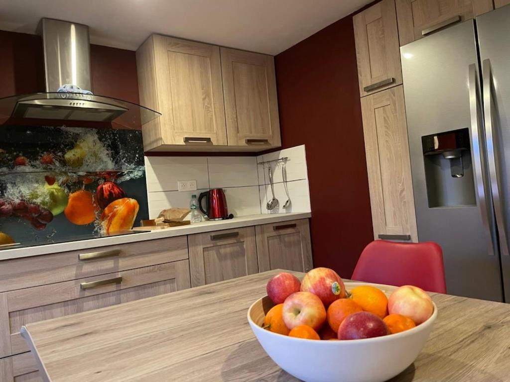 Kuchyň nebo kuchyňský kout v ubytování Les Meublés de Lassou Gîte