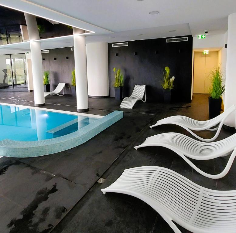Bazén v ubytovaní WESTIN HOUSE RESORT Apartament 215 alebo v jeho blízkosti