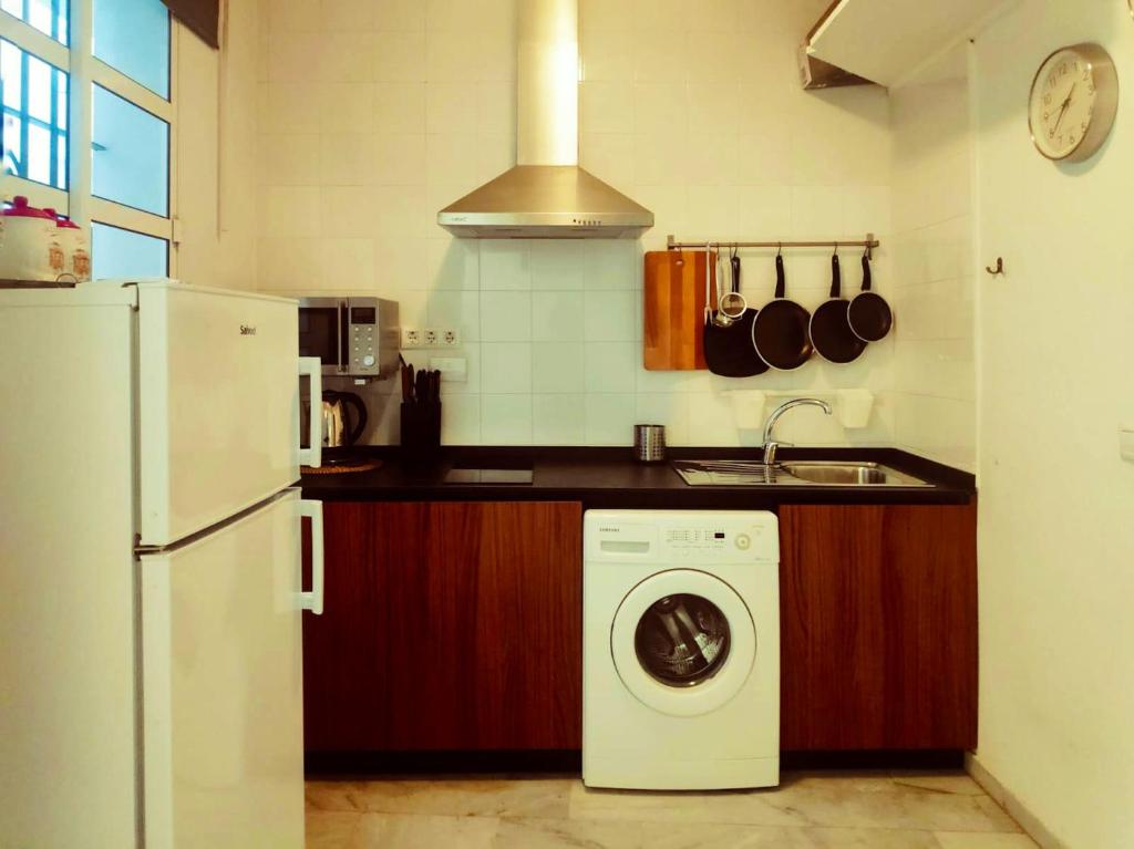 Kuchyňa alebo kuchynka v ubytovaní Comfortable apartment in Seville, 65 m² with balcony
