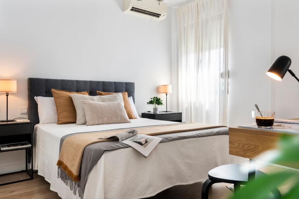 Ένα ή περισσότερα κρεβάτια σε δωμάτιο στο Avanti Luz de Sevilla, hazte un regalo y disfrutalo