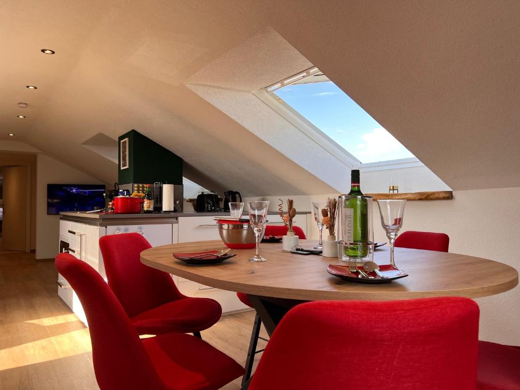 a kitchen with a table with wine glasses and a window at *Wohnung SCHWARZWALD*Unikat in VS mit Terrasse in Villingen-Schwenningen