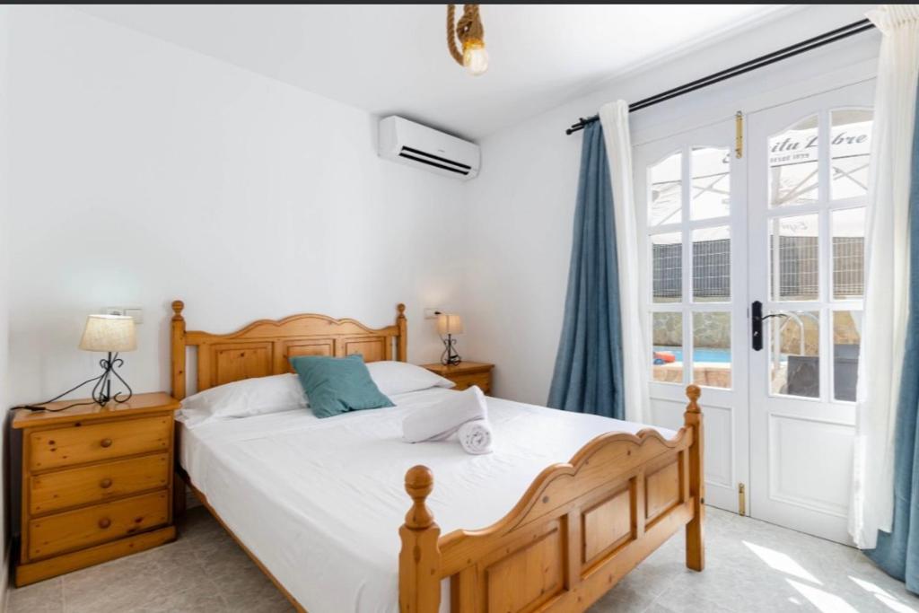 Postel nebo postele na pokoji v ubytování Villa SaCalma con Piscina Privada