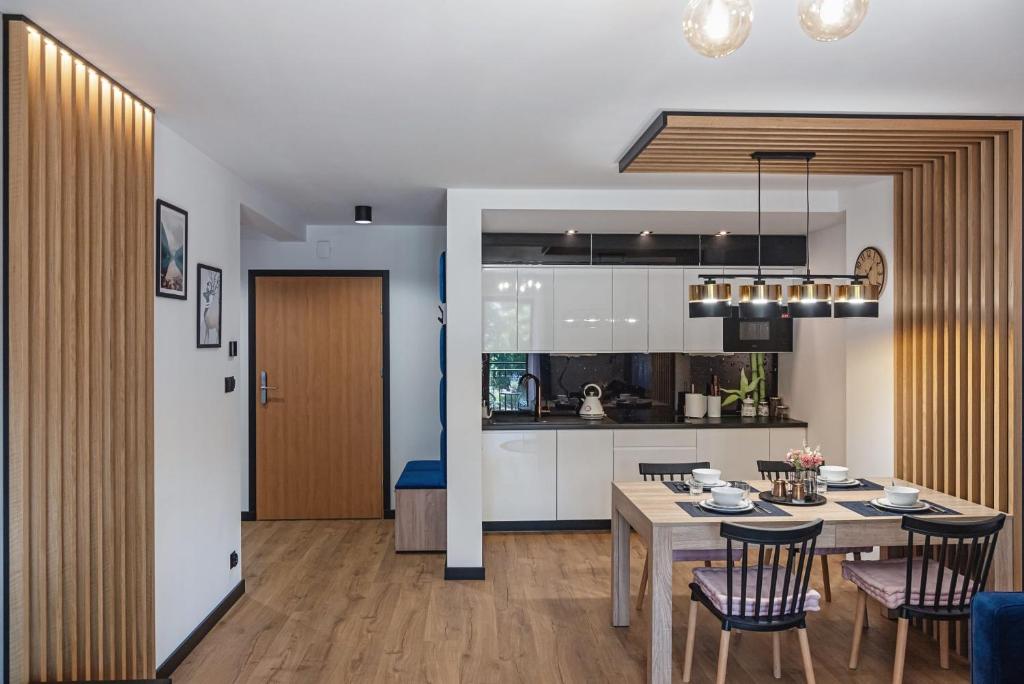 Kuchyň nebo kuchyňský kout v ubytování Apartamenty Osada Antałówka Zakopane