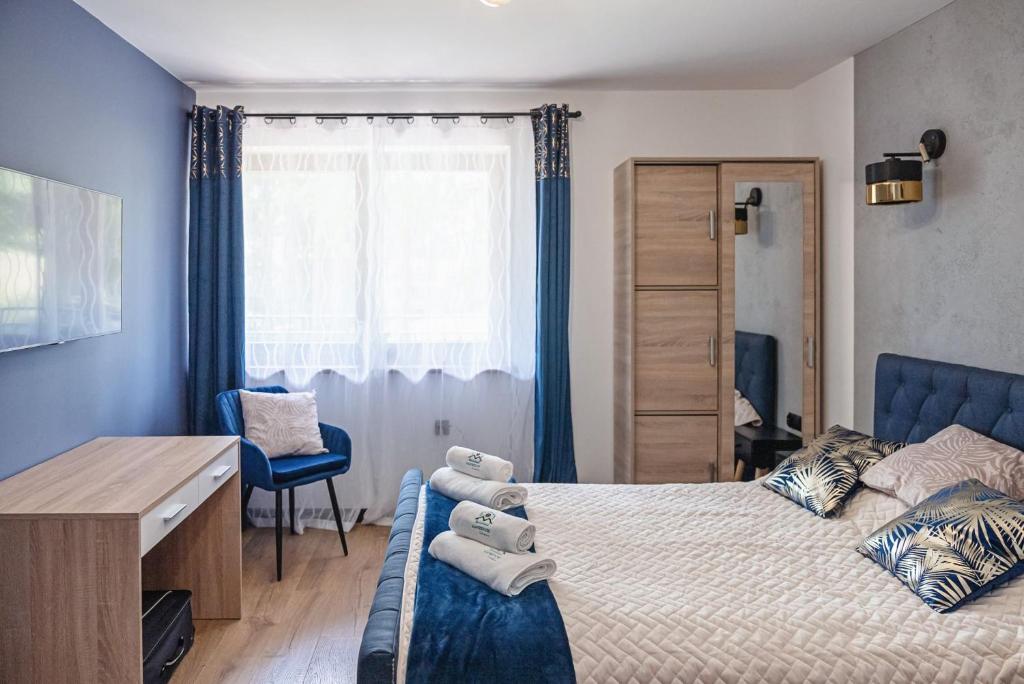 Postel nebo postele na pokoji v ubytování Apartamenty Osada Antałówka Zakopane
