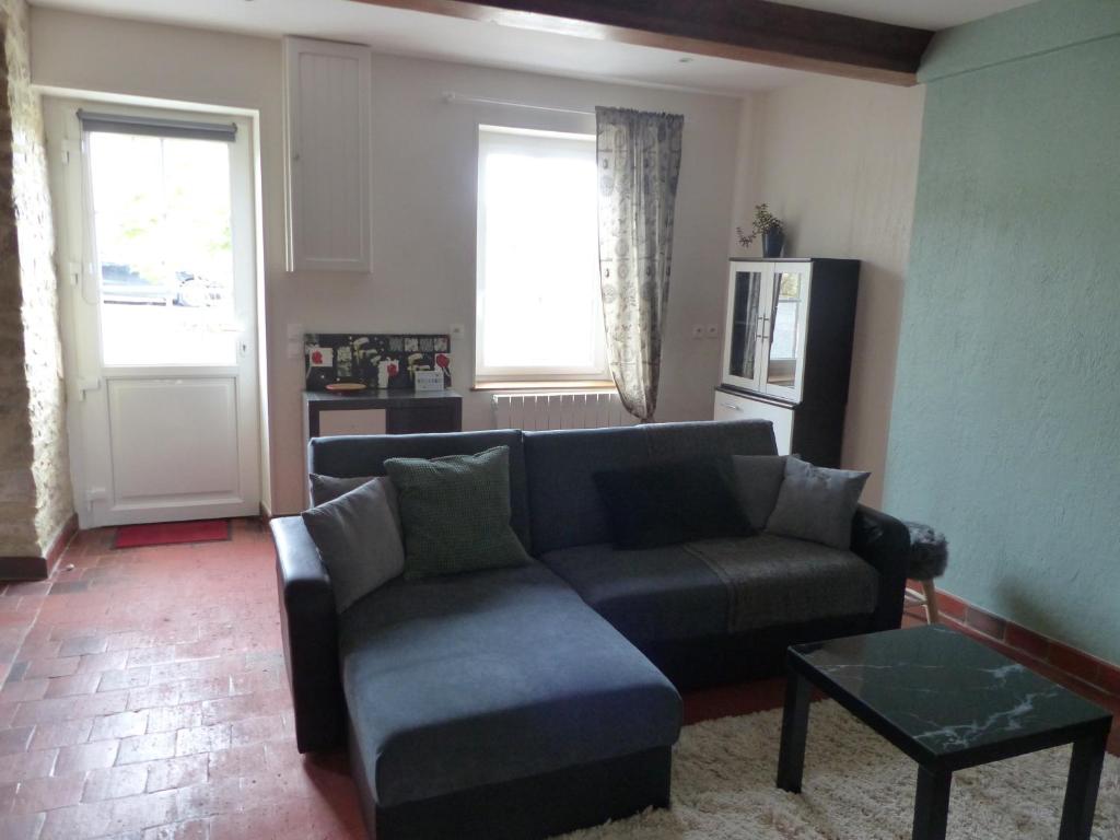 Część wypoczynkowa w obiekcie Jolie maison pour 4 à 6 personnes