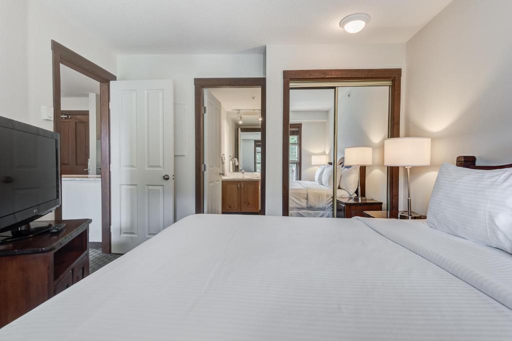Blackcomb Springs Suites by CLIQUE photo