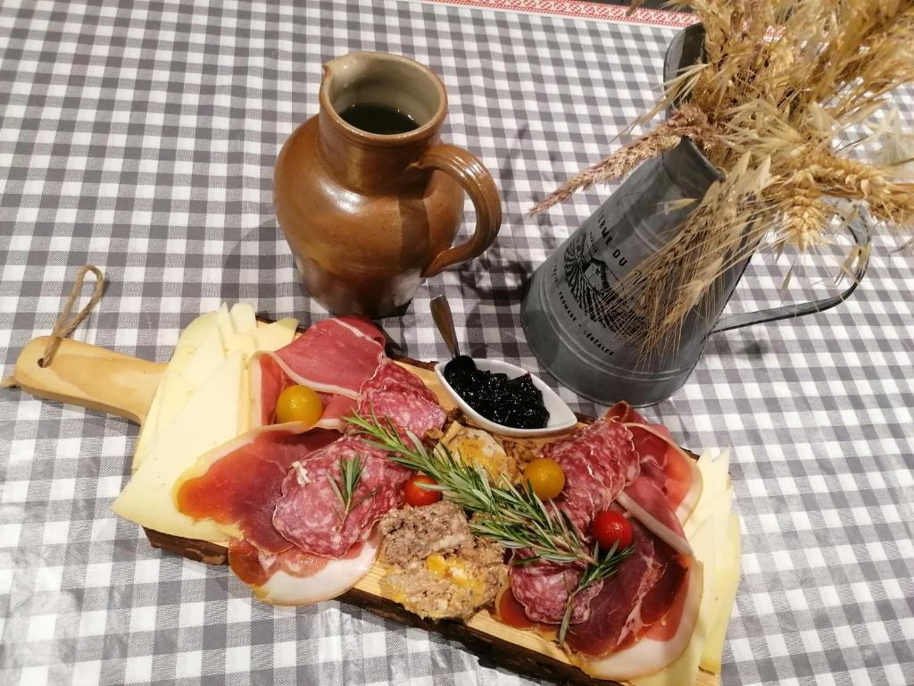 Jídlo v penzionu – hostince nebo okolí