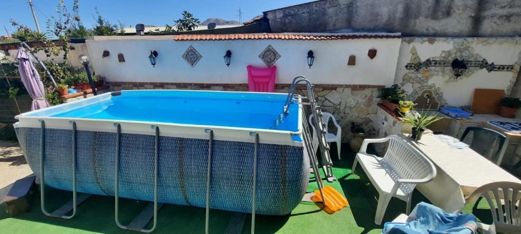 Basen w obiekcie Aromi di Sicilia Casa Vacanze lub w pobliżu