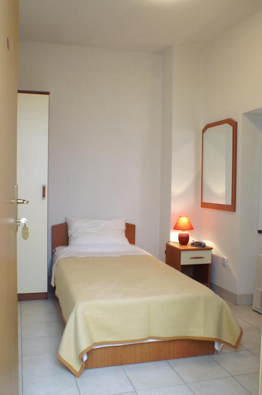 Postel nebo postele na pokoji v ubytování Rooms by the sea Zuljana, Peljesac - 3163