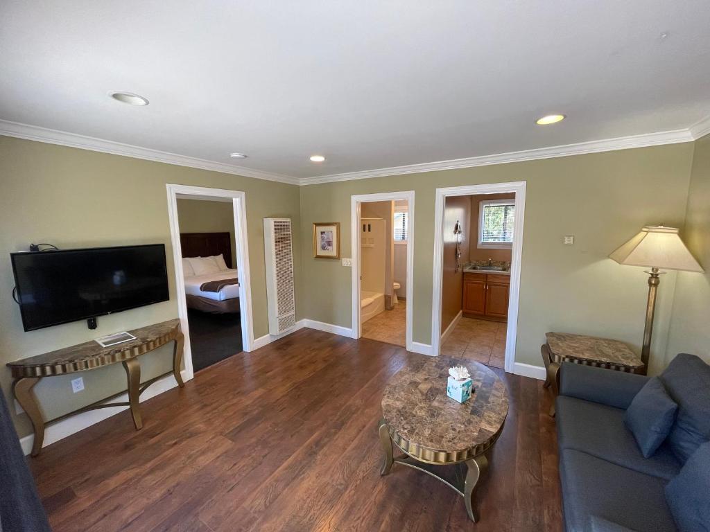 Sea Breeze Inn - Pacific Grove - 