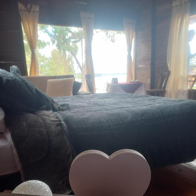 Postel nebo postele na pokoji v ubytování Cabaña Sueños Dorados