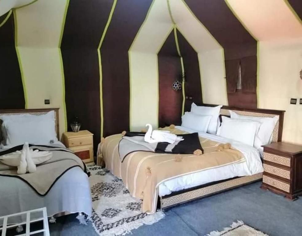 Postel nebo postele na pokoji v ubytování Milky Way Desert Camp