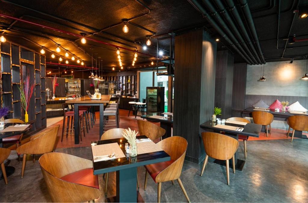RakYim Siam - Sukhumvit 15 2