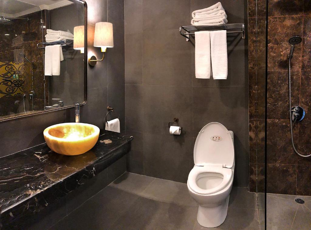 Koupelna v ubytování Puri Raja Hotel