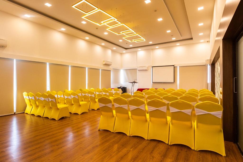 Konferenční prostory v ubytování Clubhouse Nami Residency Near Sabarmati Riverfront Ahmedabad
