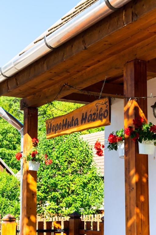 Zdjęcie z galerii obiektu HepeHuta Házikó w mieście Háromhuta