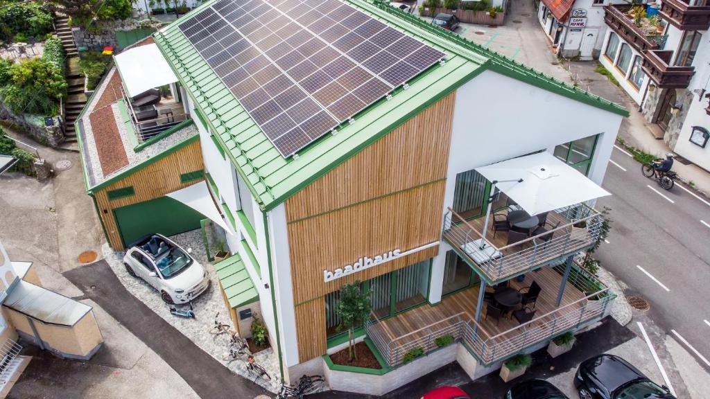 an overhead view of a building with solar panels on it at baadhaus in Traunkirchen