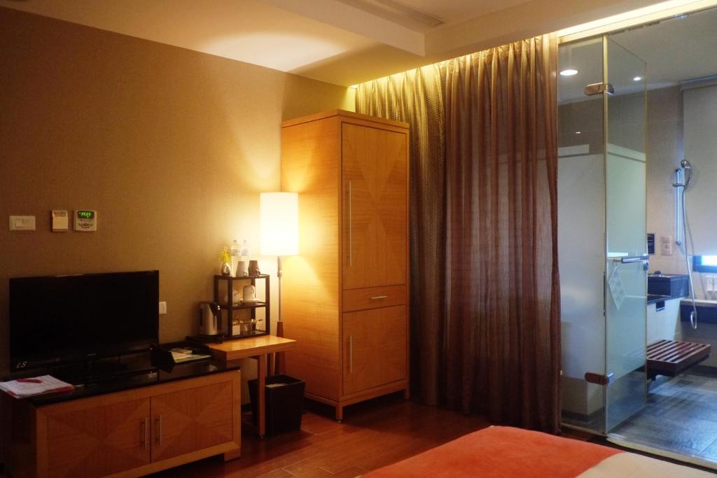 TV a/nebo společenská místnost v ubytování Aqua Bella Hotel
