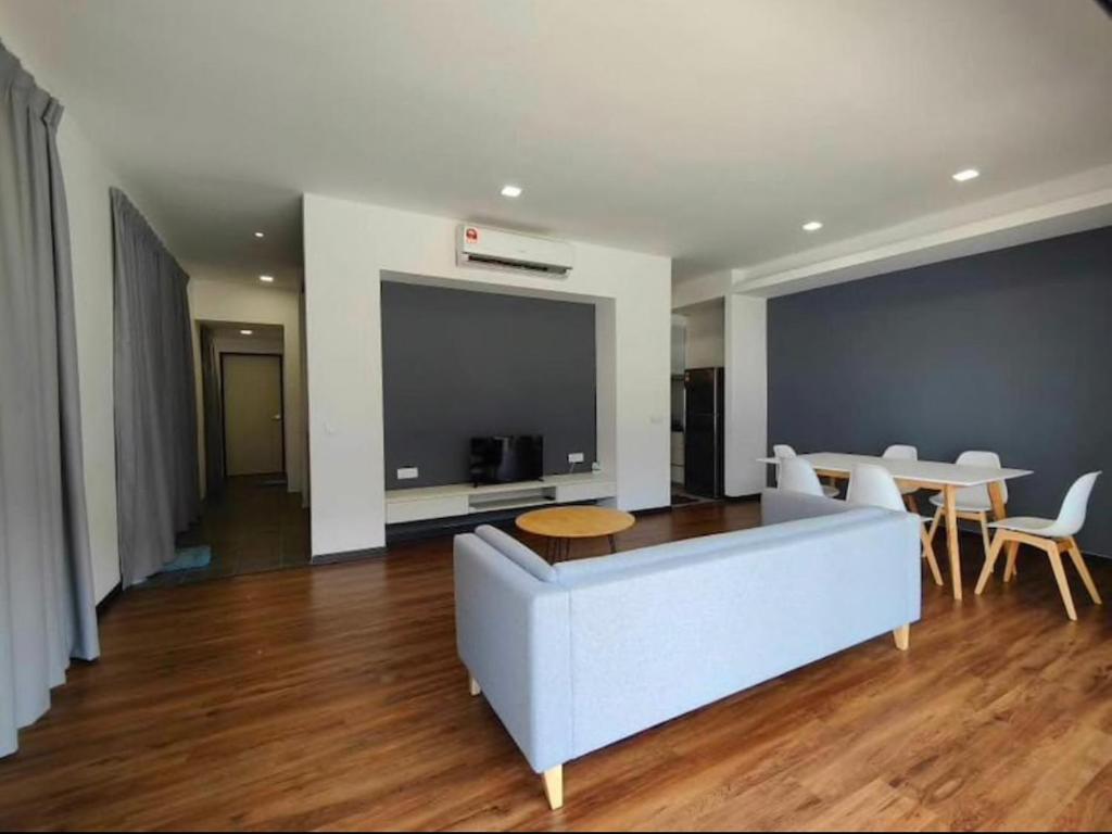 Roxy Sematan Beach Townhouse