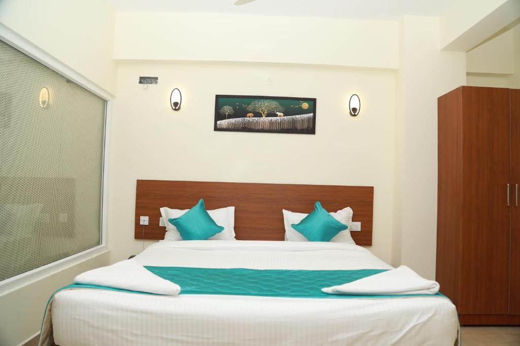 Postel nebo postele na pokoji v ubytování Hotel Royal Chola
