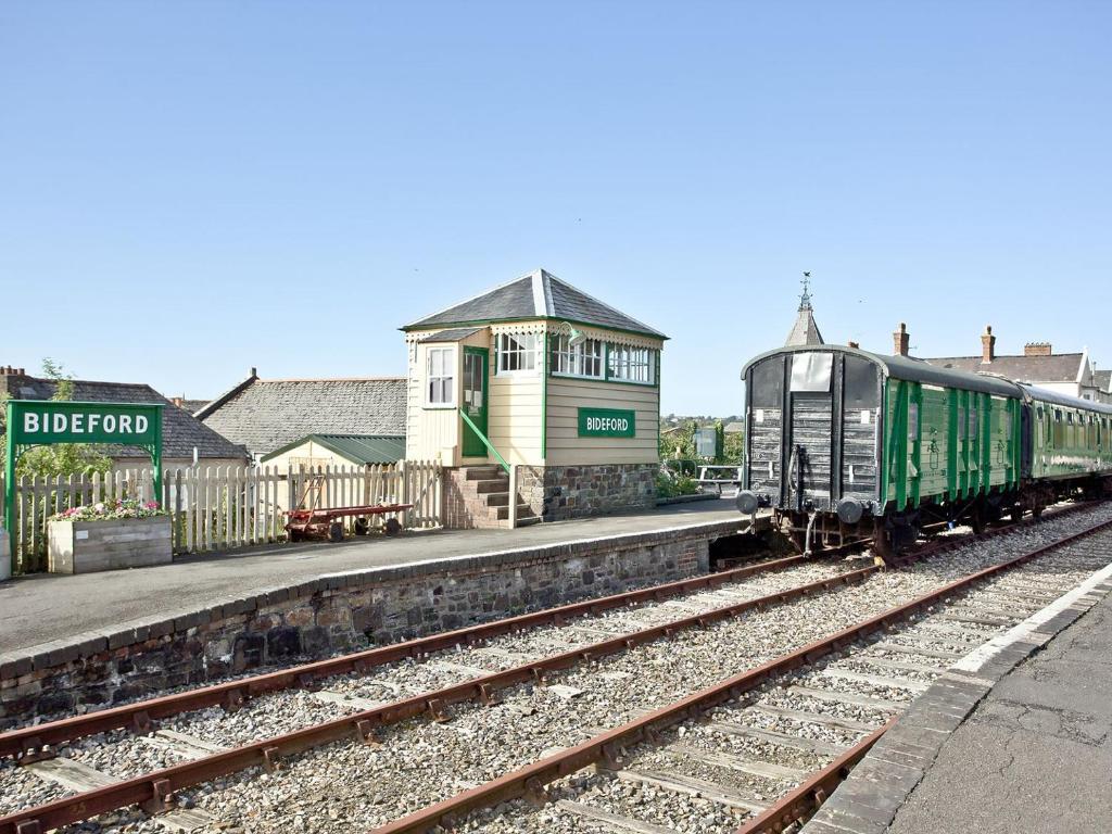 a train on the tracks at a train station at Platform 10 in Bideford