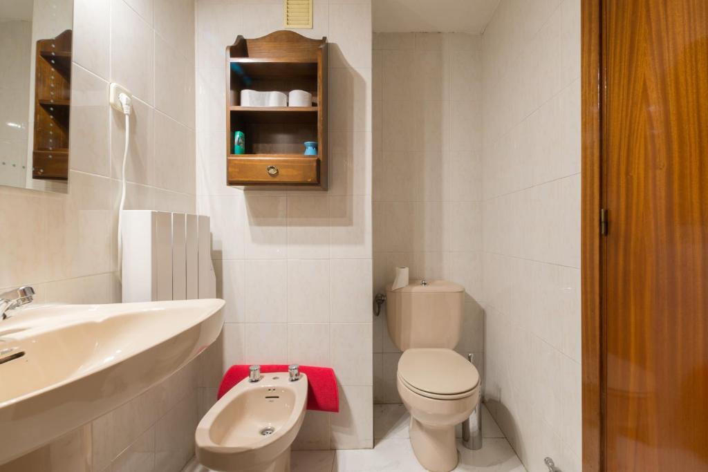 A bathroom at Rooms Salomons by easyBNB