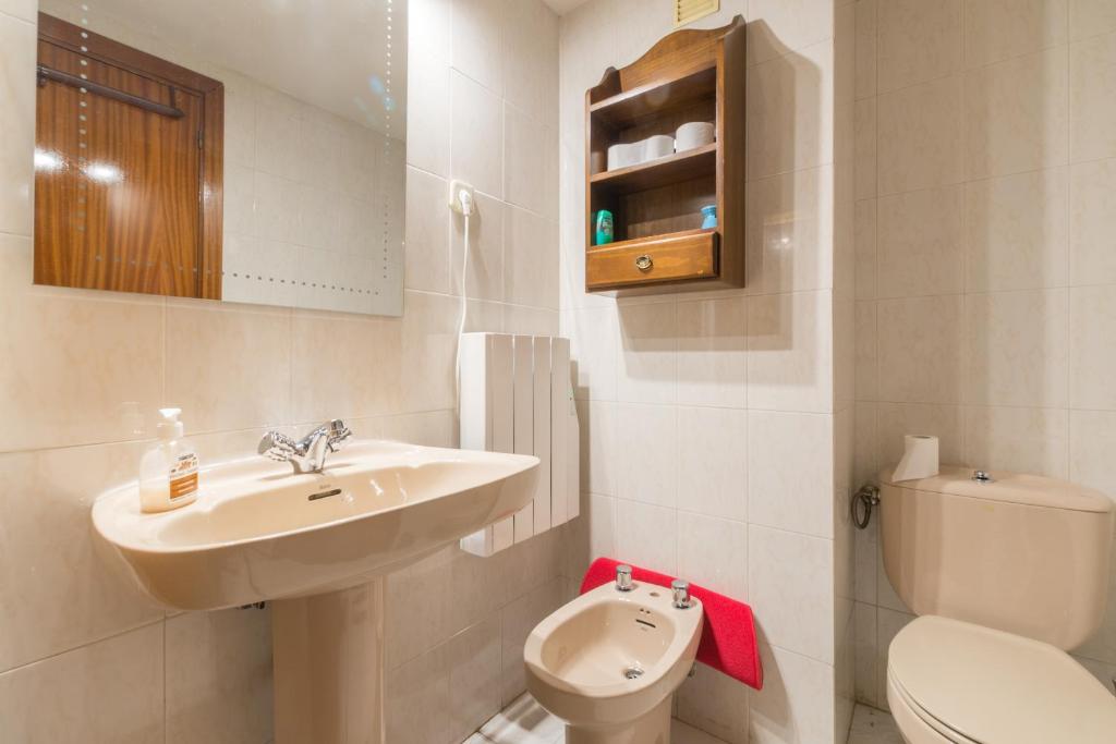 A bathroom at Rooms Salomons by easyBNB